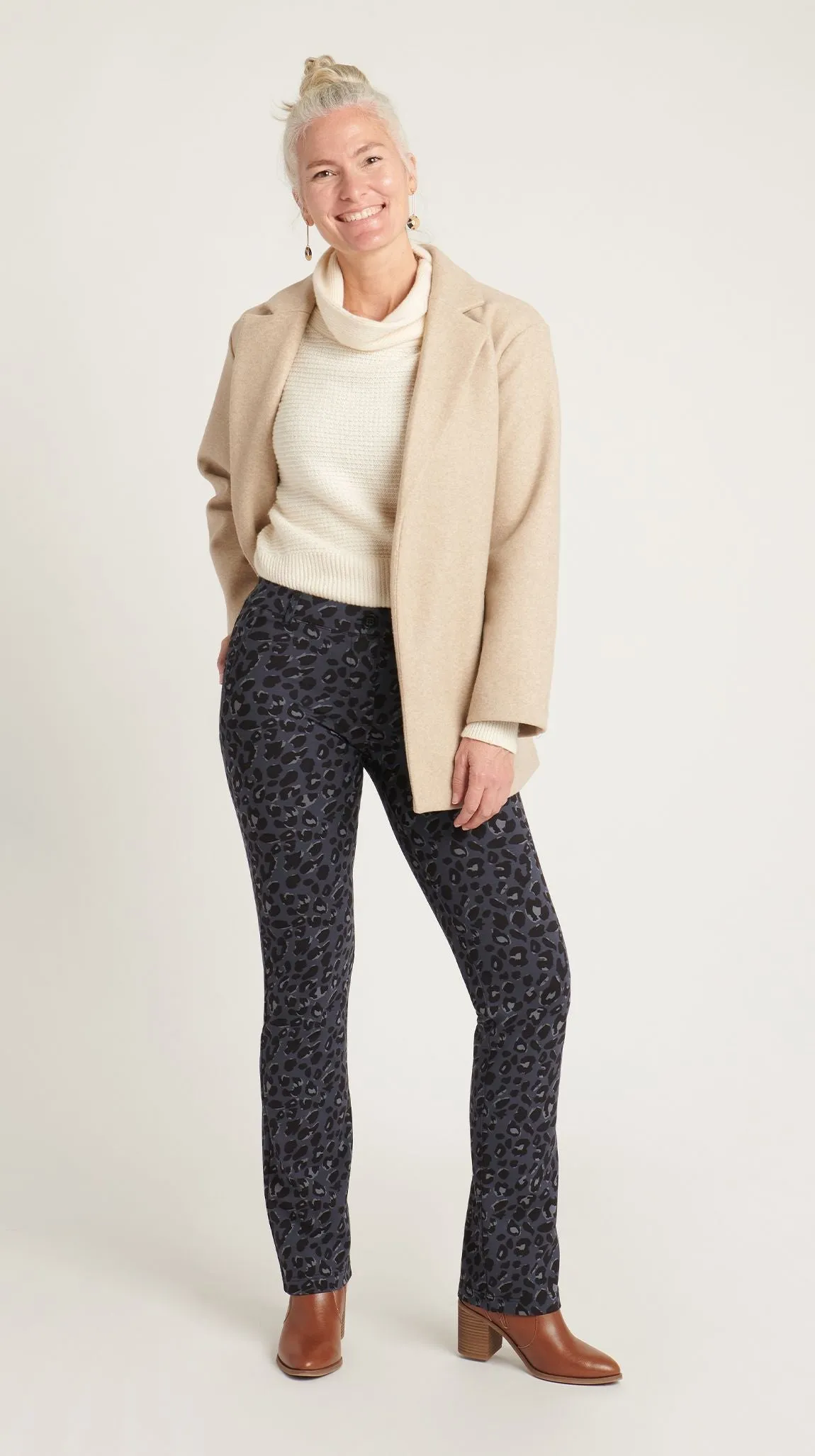 Straight-Leg | Two-Pocket Dress Pant Yoga Pants (Jaguar)
